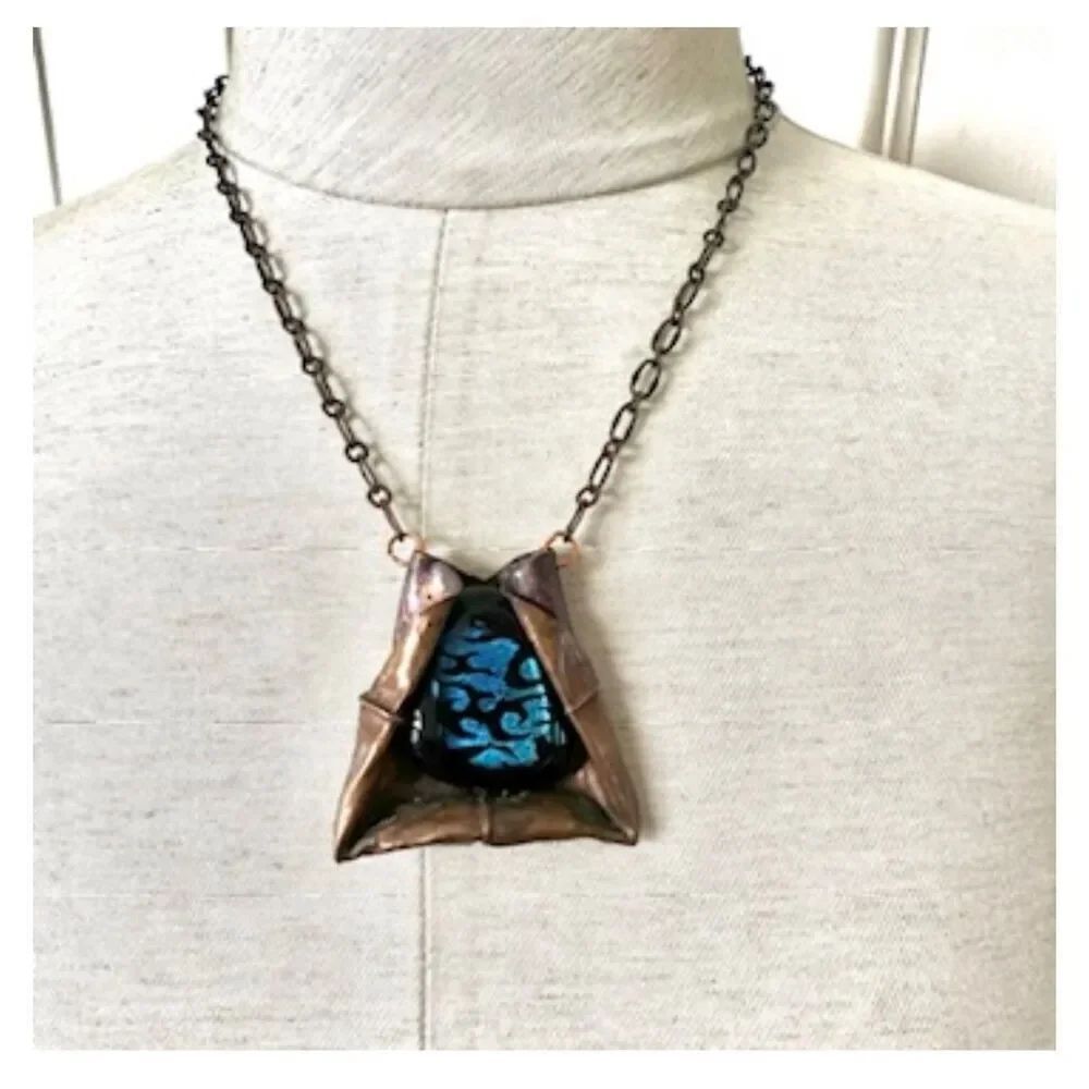 Copper tone blue glass pendant necklace